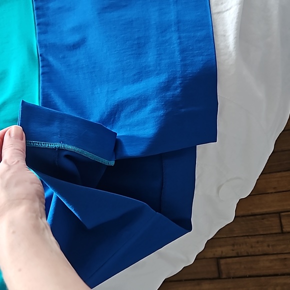 Stretchy, bright, pencil skirt. Great smooth, curve huggin fabric. - Picture 5 of 7